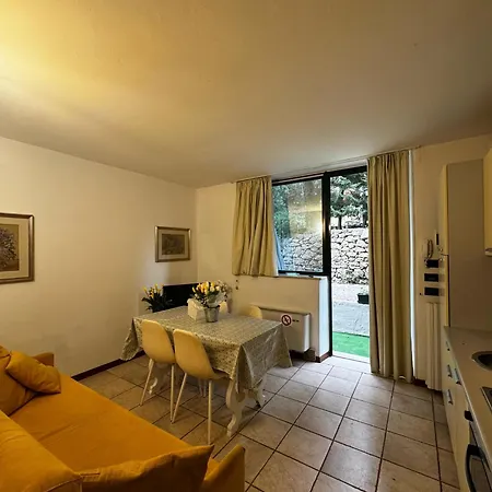 Wonderful View With Pool With Breakfast Gardasee Apartment Torri Del Benaco
