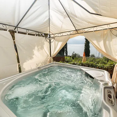 Wonderful View With Pool With Breakfast Gardasee Torri Del Benaco